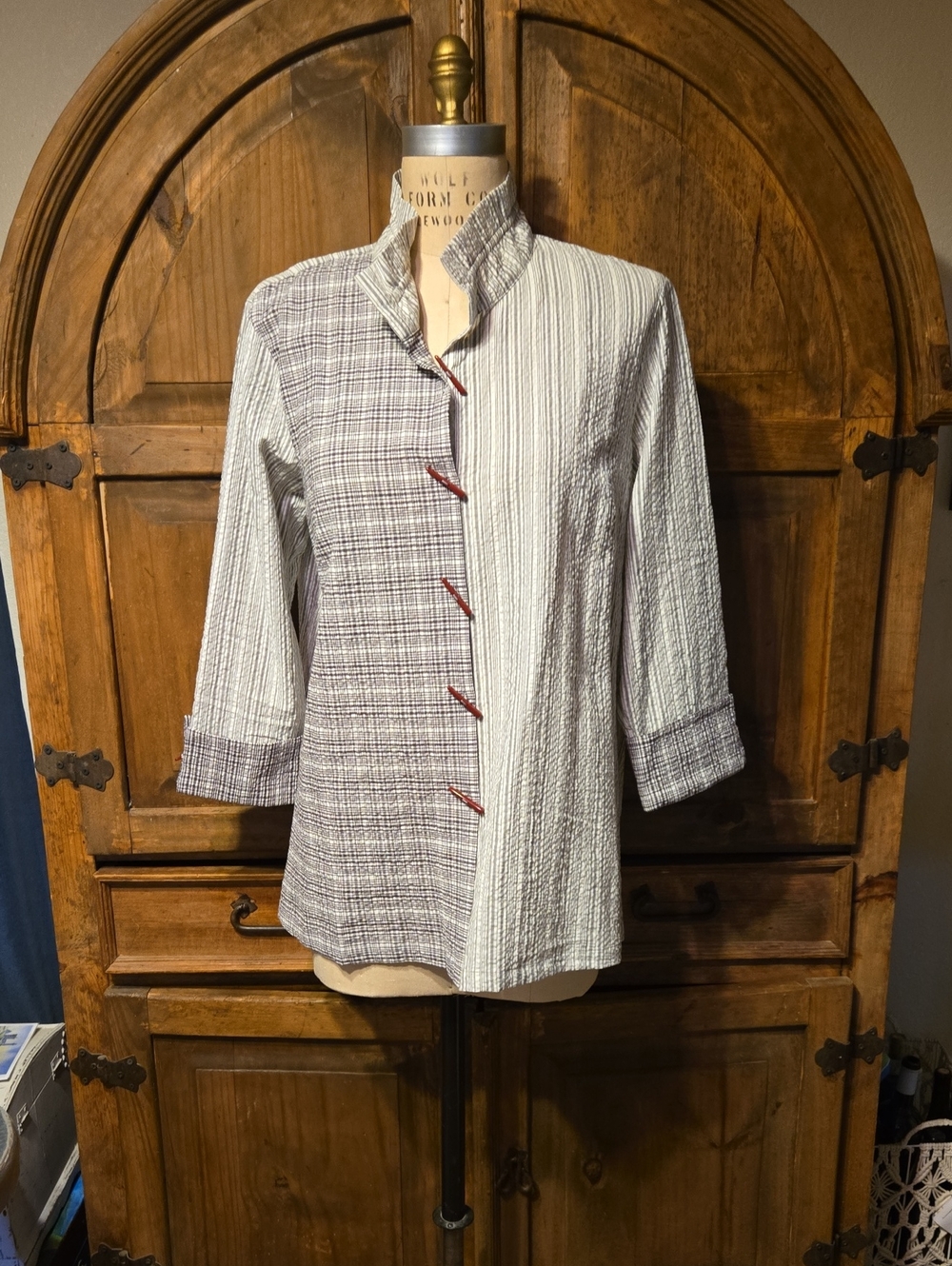 Ali Miles Two-Tone Mandarin Collar Jacket in White & Gray with Red Accents